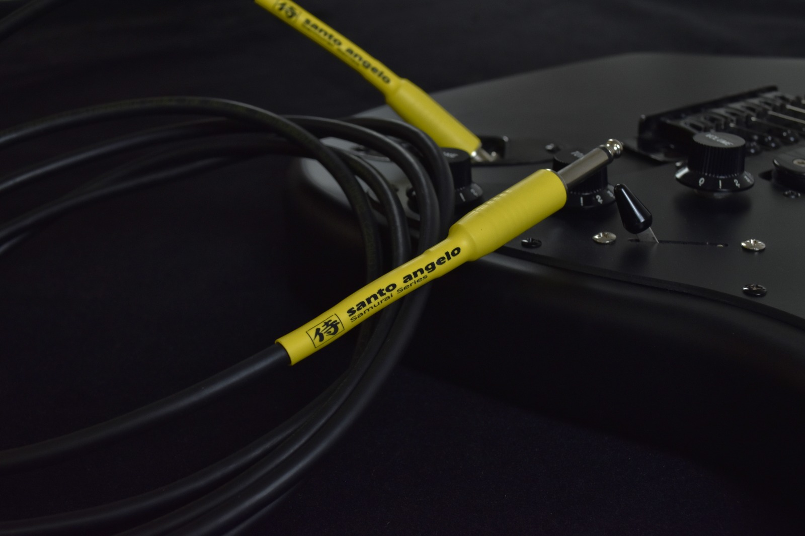 CABO DE GUITARRA SAMURAI 0,30MMM CONECTOR P10/P10 20FT 6,10 METROS PRETO - Imagem 4